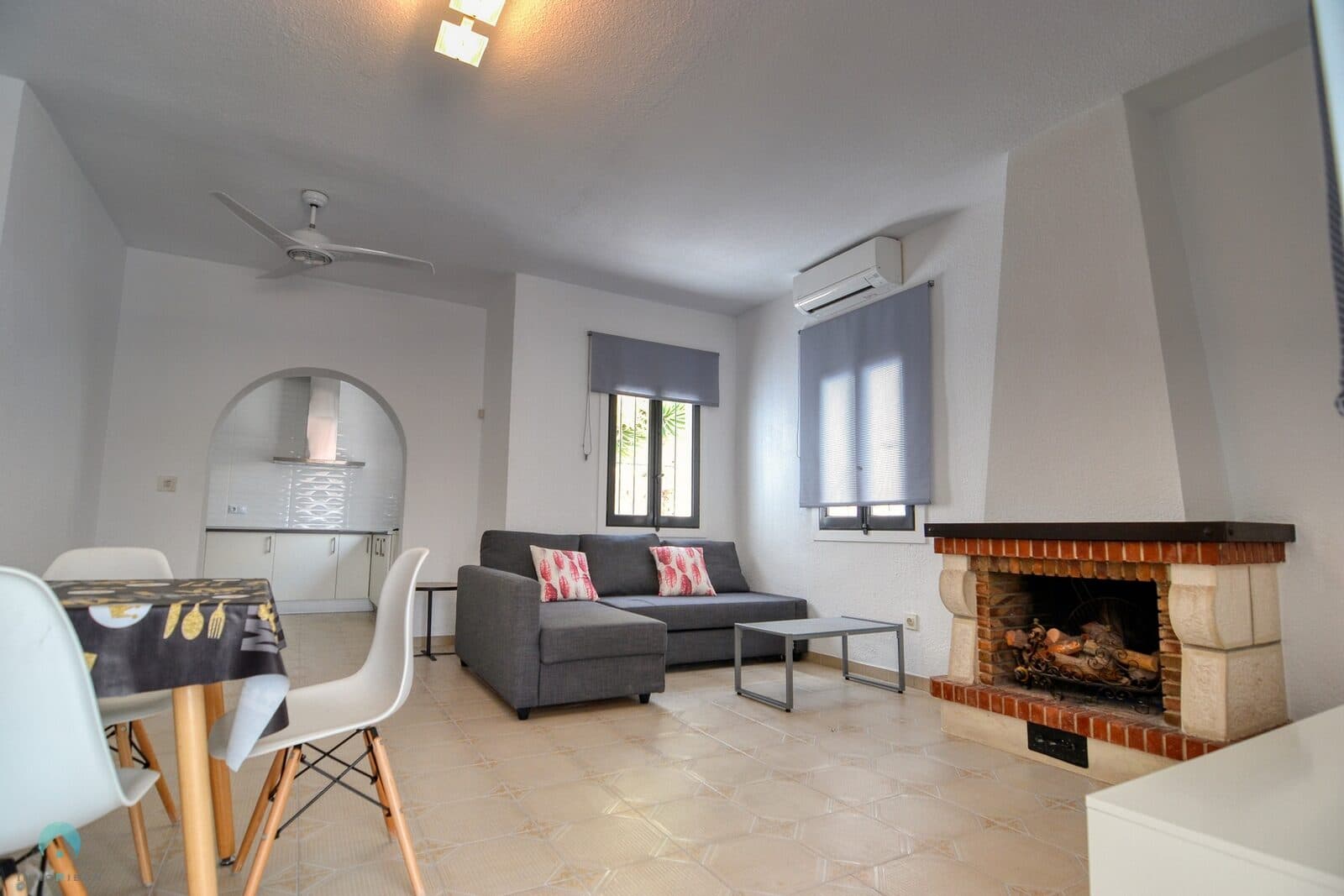 4 Bedroom Chalet with Private Pool At Beach — Torrevieja, foto 5