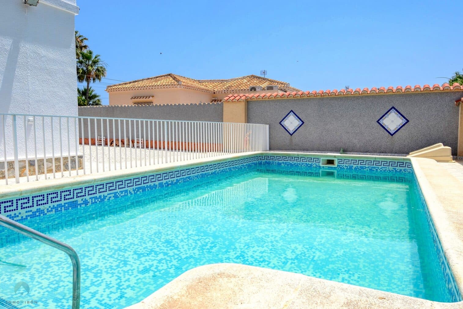 4 Bedroom Chalet with Private Pool At Beach — Torrevieja, foto 4