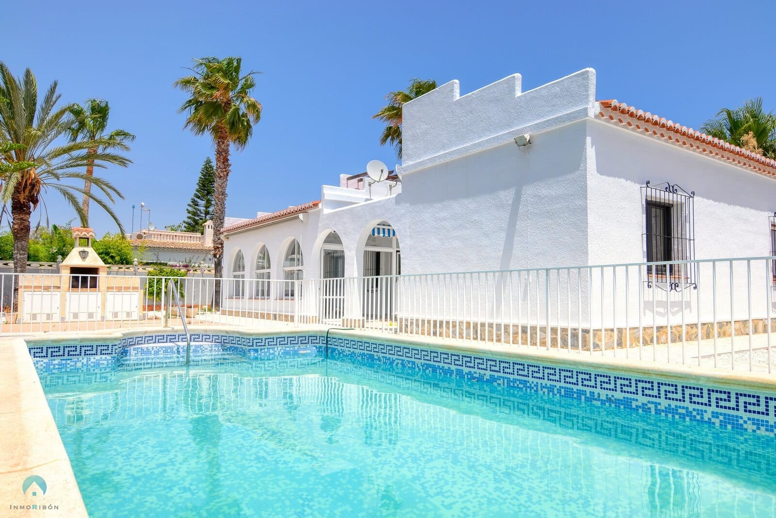 4 Bedroom Chalet with Private Pool At Beach en Torrevieja