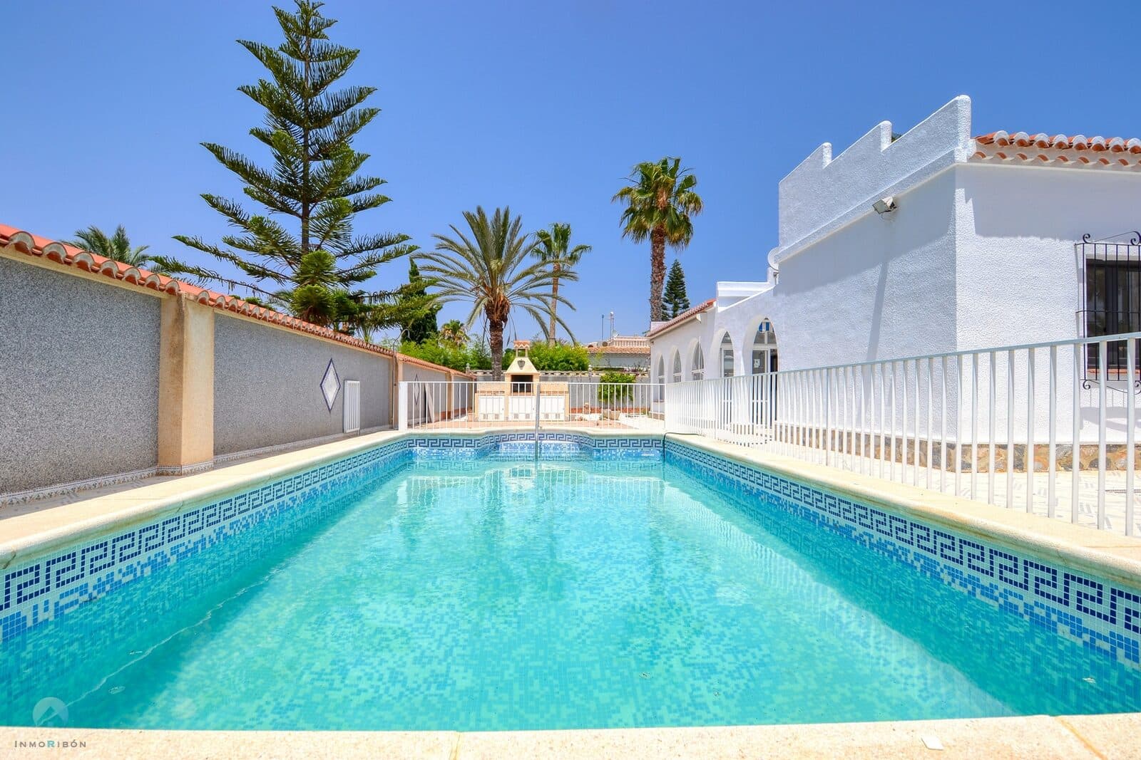 4 Bedroom Chalet with Private Pool At Beach — Torrevieja, foto 2