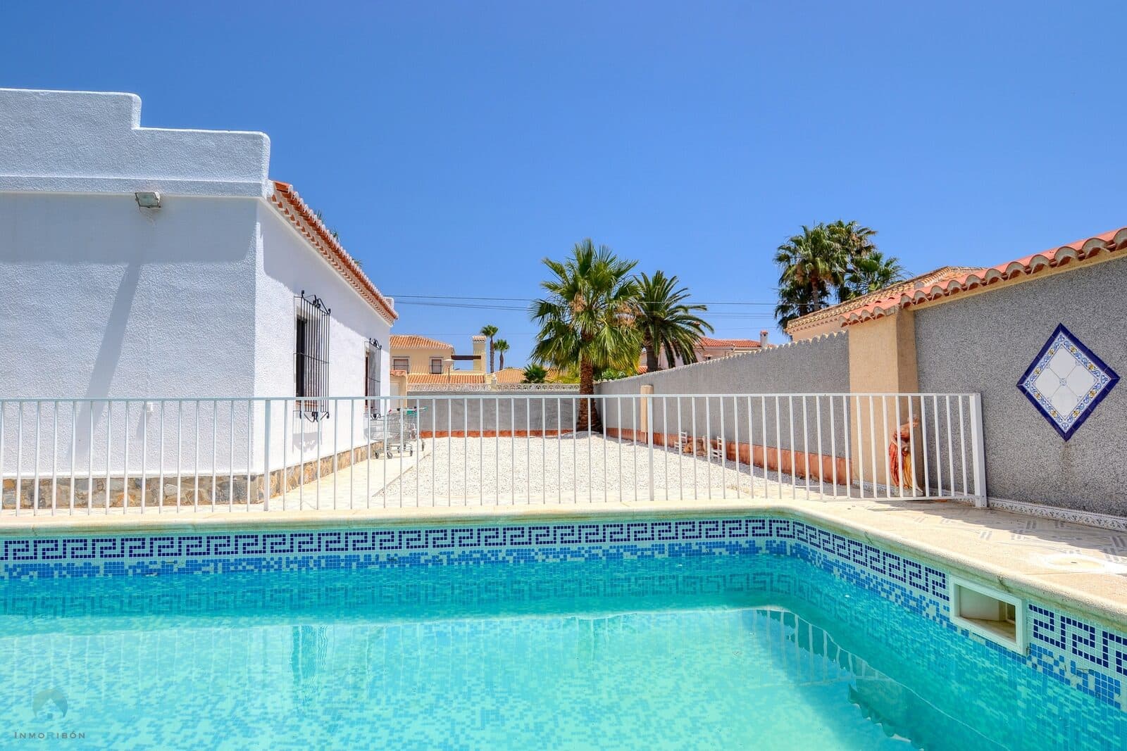 4 Bedroom Chalet with Private Pool At Beach — Torrevieja, foto 3
