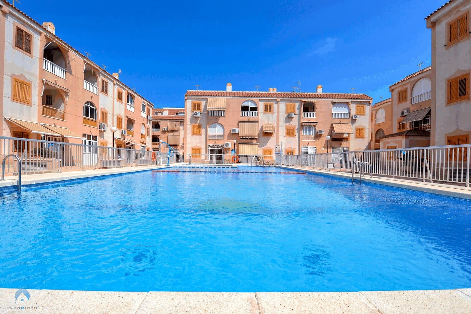 Luminoso Apartamento Con Piscina Cerca de la Playa Naúfragos — Torrevieja, foto 3