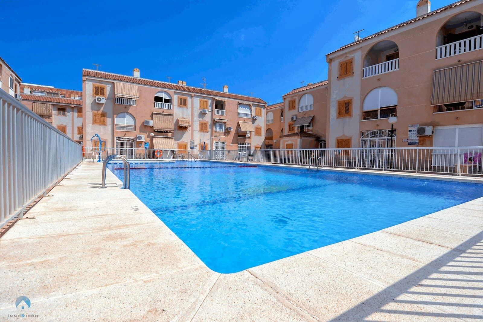 Luminoso Apartamento Con Piscina Cerca de la Playa Naúfragos — Torrevieja, foto 2