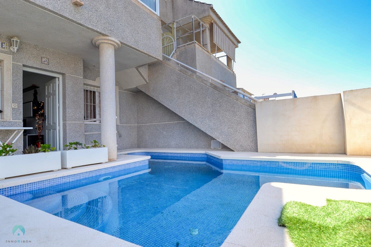 2 Bedroom Bungalow with private pool at beach — Torrevieja, foto 2